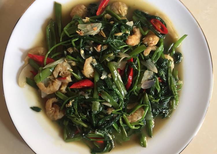 Tumis kangkung ebi kering