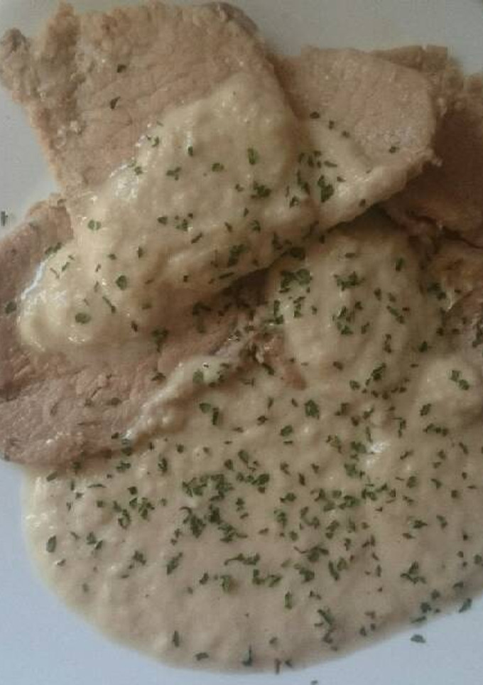 Una foto de Lomo con salsa de col