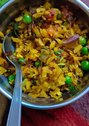कांदा पोहा (Kanda poha recipe in hindi) रेसिपी मुख्य फोटो