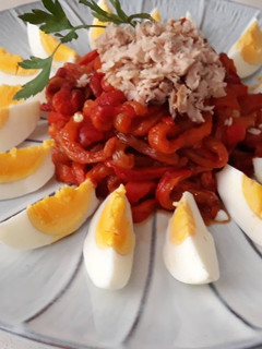 Una foto de Ensaladilla de pimientos asados