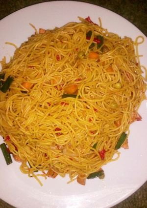 A picture of Stir fry spaghetti.