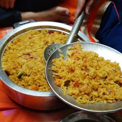 A picture of Poha loaded with veggies.