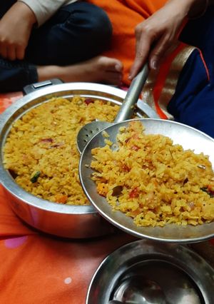 A picture of Poha loaded with veggies.