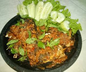 Resep mudah Sambel terasi ikan nila penyet ala mama Qie Paling Enak