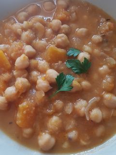 Una foto de 🥄 Garbanzos con calabaza 🎃