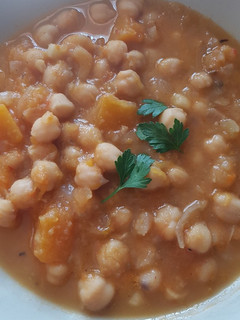 Una foto de 🥄 Garbanzos con calabaza 🎃