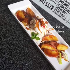 A picture of Messy Caramel Apple served with vanilla.