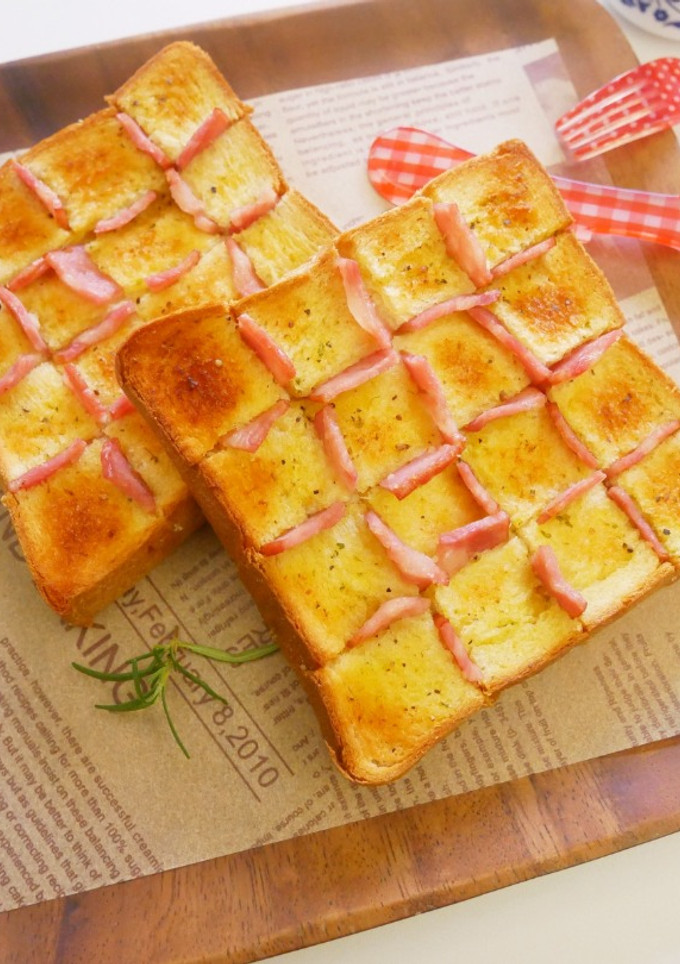 簡單做「蒜香培根吐司」格紋模樣好吸睛！！ 的食譜成品照片