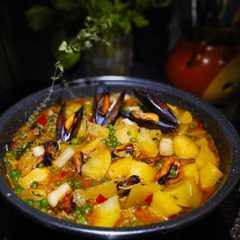 Una foto de Guiso Marinero con Patatas y Guisantes