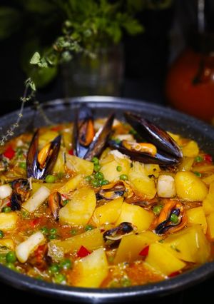 Una foto de Guiso Marinero con Patatas y Guisantes