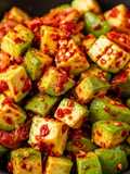 Aguacate con aliño de kimchi