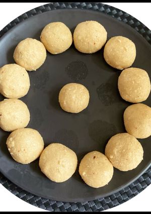 પિનટ (શીગદાણા) ના લાડુ (Peanut Laddu Recipe In Gujarati) રેસીપી મુખ્ય ફોટો