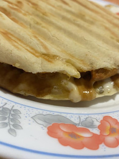 Una foto de Pan de pita relleno de pollo