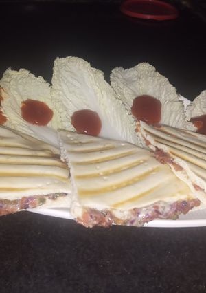 A picture of Vegetables pizza pockets.