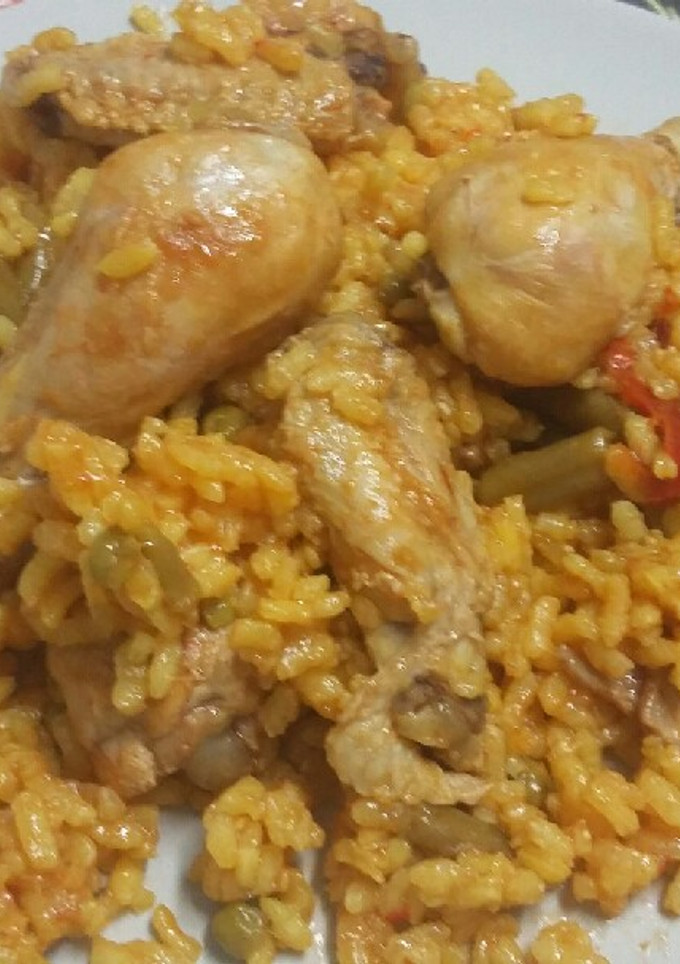 Una foto de Arroz y pollo