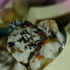 A picture of Urad daal dahi bhalle.