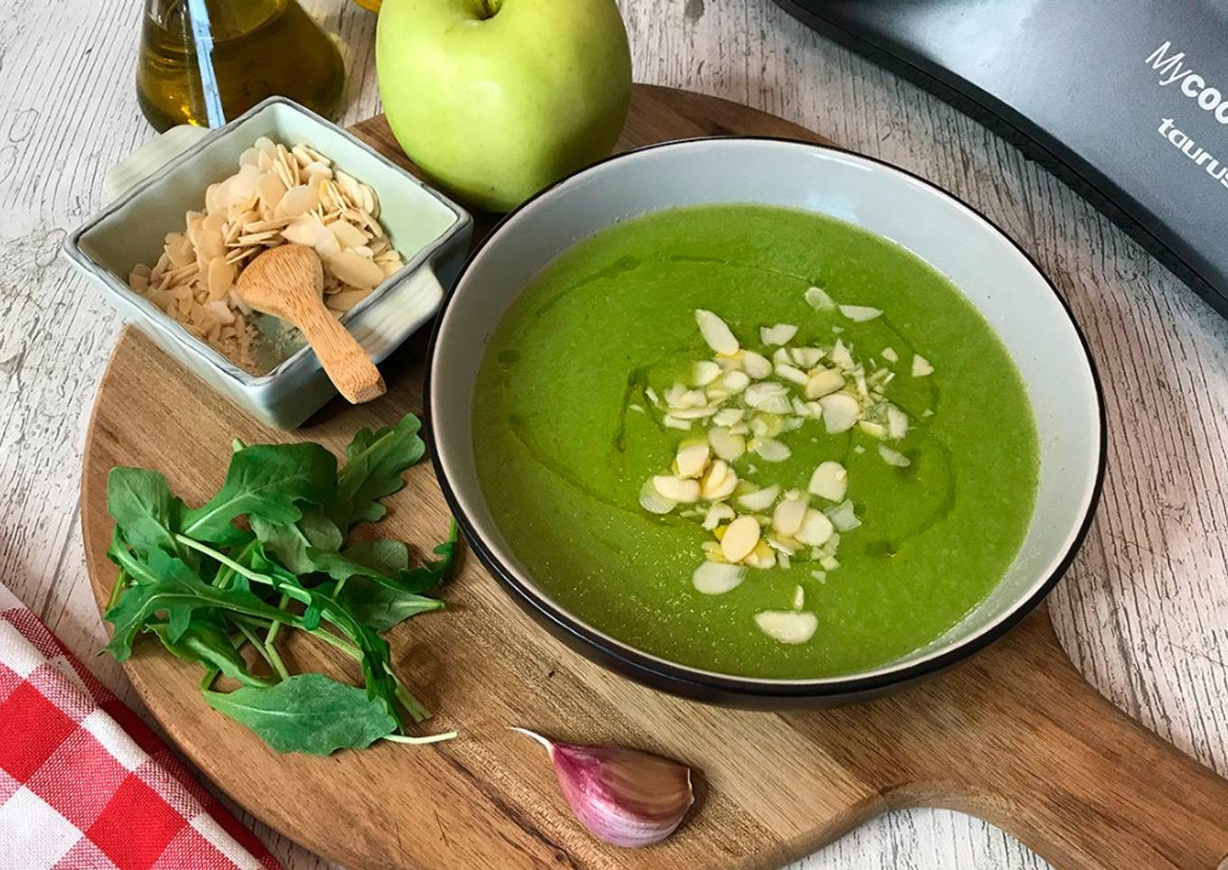 Gazpacho verde de manzana y rúcula con MyCook Touch