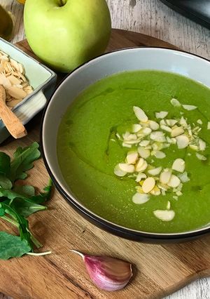 Una foto de Gazpacho verde de manzana y rúcula con MyCook Touch
