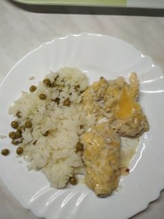 Tejfölben sült, fokhagymás csirkecombok recept fotója