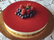Una foto di cheesecake frutti di bosco