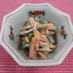 Green beans and carrot with mayonnaise A picture of Green beans and carrot with mayonnaise.