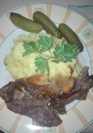 Őzhús zsírral és fokhagymával recept fotója