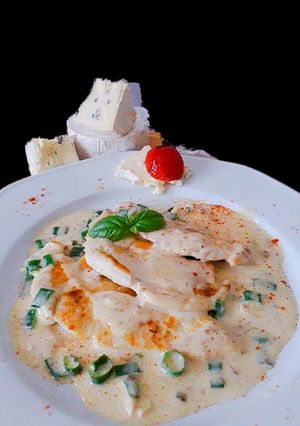 O poză a rețetei Piept de pui în sos quatro formaggi.