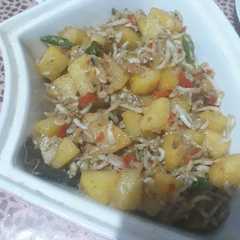 A picture of Oseng Teri medan kentang.