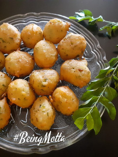 करी लीव्ह सूजी पकौड़े (Kadhi leaves suji pakode in hindi) रेसिपी मुख्य फोटो