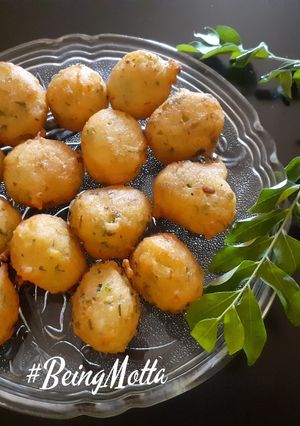 करी लीव्ह सूजी पकौड़े (Kadhi leaves suji pakode in hindi) रेसिपी मुख्य फोटो