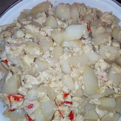 A picture of Irish potatoes Fried with Egg.