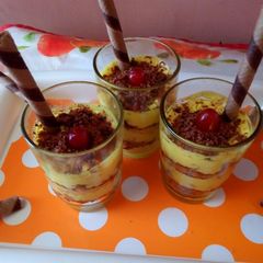 A picture of Lemon chocolate crunch pudding.