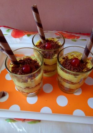 A picture of Lemon chocolate crunch pudding.