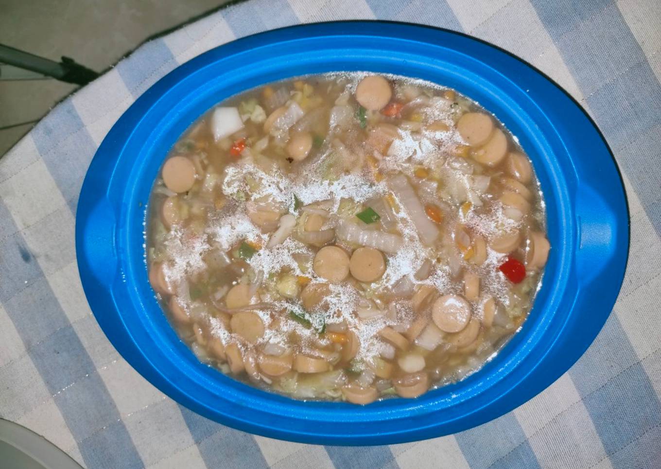 Capcay kuah dari sayur & sosis sisa di kulkas