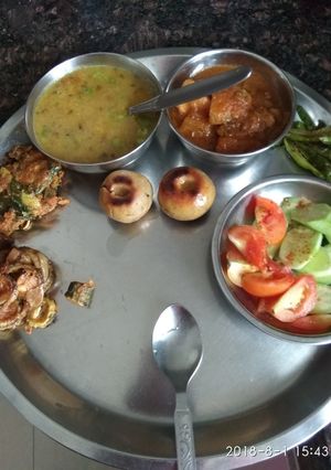 A picture of Rajasthani platter.