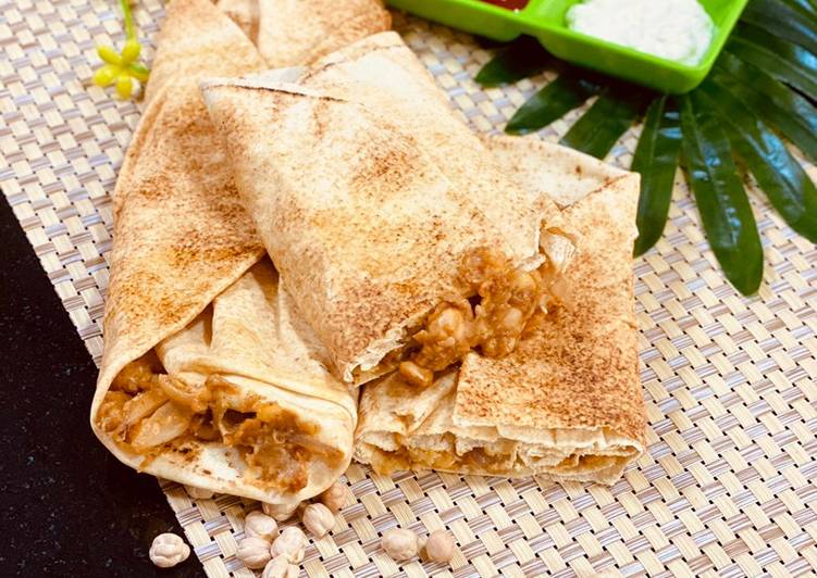 How to Serve Yummy Chickpea Wraps (Arabic Bread) ⁣