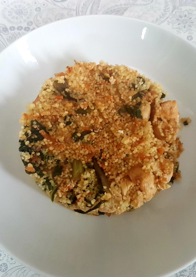 Una foto de Cuscús con pollo, verduras y soja