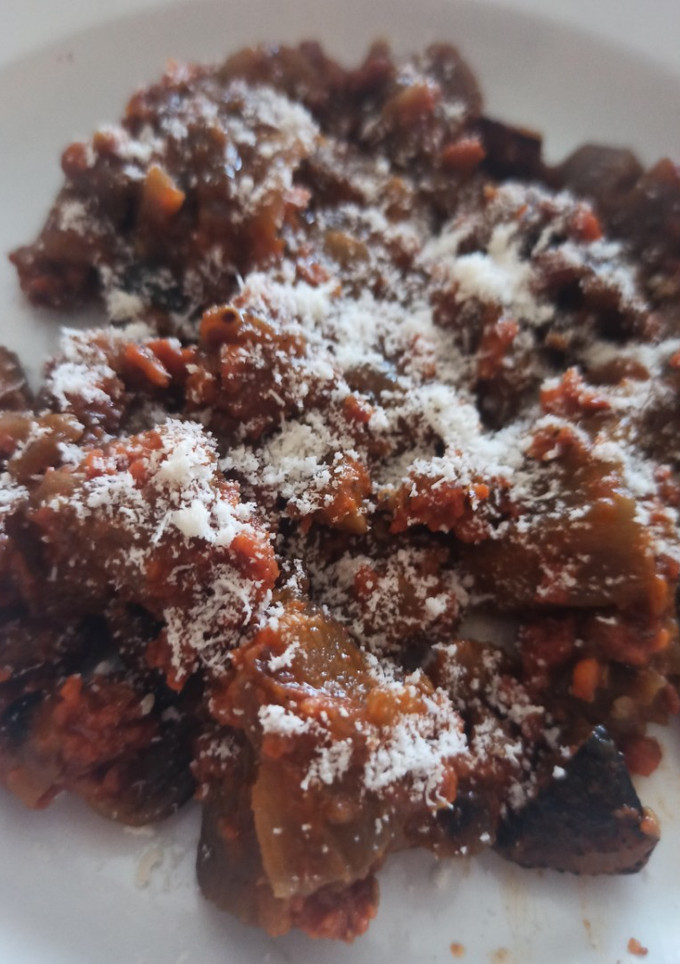 Una foto de Berenjena con sobrasada, miel y parmesano