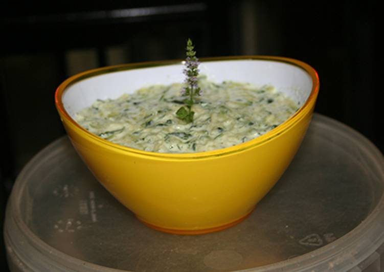 Ensalada de pepino tzatziki