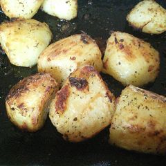 A picture of Roast Potatoes.