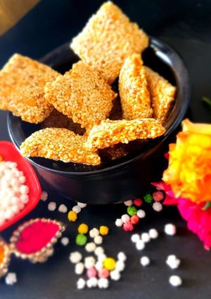 तिळगुळ वडी (tilgud wadi recipe in marathi) रेसिपी चे मुख्य फोटो 
