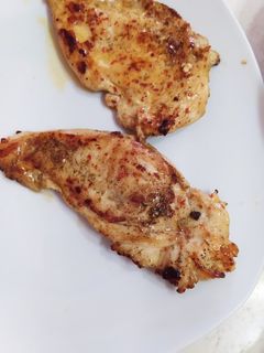 Fűszeres csirkemellszeletek recept fotója
