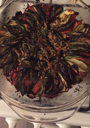 Une photo de Tian aux légumes du soleil: aubergine, courgette, tomate