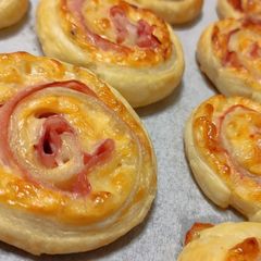 A picture of Mini pizza 🍕 🍕 🍕.
