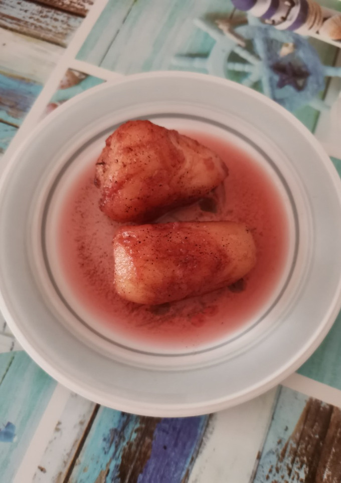 Una foto de Peras al vino tinto