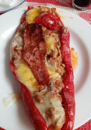 Una foto de Pimientos rojos rellenos al horno