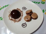 Una foto de postres con nata