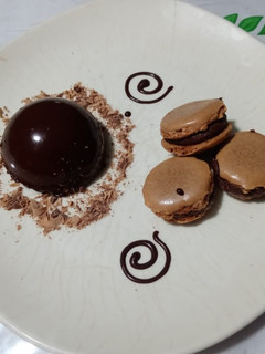 Una foto de Mousse de chocolate con glaseado espejo