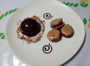 Una foto de Mousse de chocolate con glaseado espejo