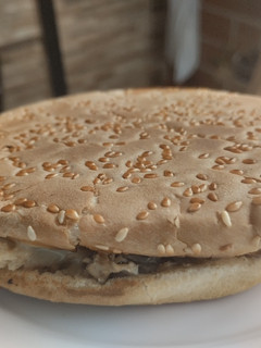 Una foto de Sándwich🍞de pollo🍗desmechado con yogur🥛y queso🥯🧀🧇